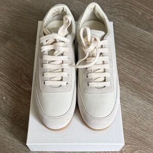 New in Box Common Projects Women’s Minimal Runner Sneakers